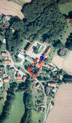 Luftbild mit Kreuz markiert