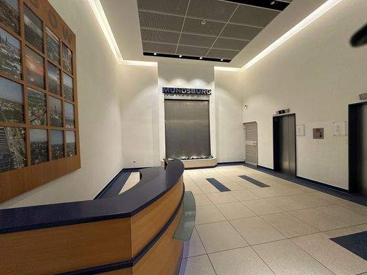 Concierge am Empfang