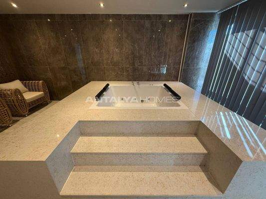 Furnished Sea-View Penthouse in a Complex with Pool in Alanya