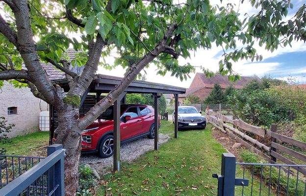 Carport mit weiterem Stellplatz
