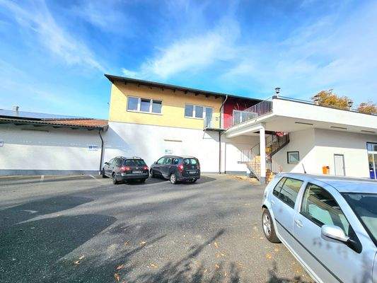 Südansicht + Parkplatz