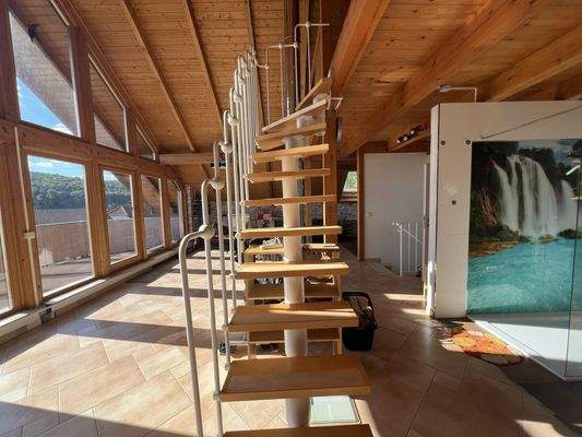 Treppe zum Dachgeschoss
