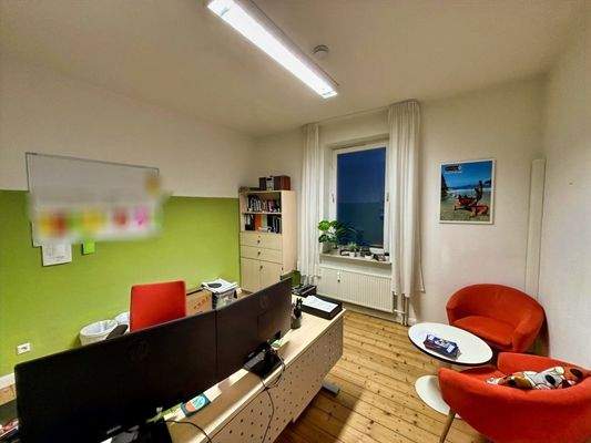 Räumlichkeiten im Erdgeschoss aktuell als Büro genutzt