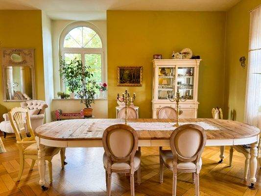 Esszimmer mit Stuck & Parkett