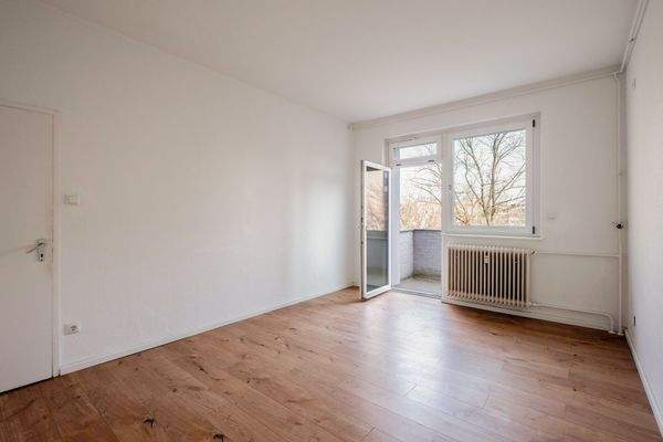 Zimmer mit Blick zum Balkon