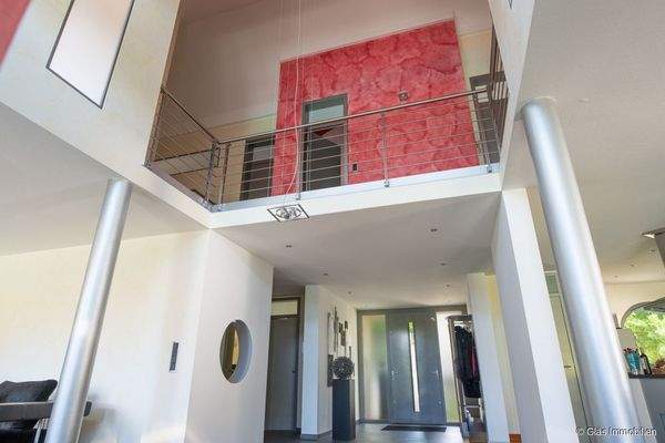 Blick vom Kaminzimmer zur Galerie