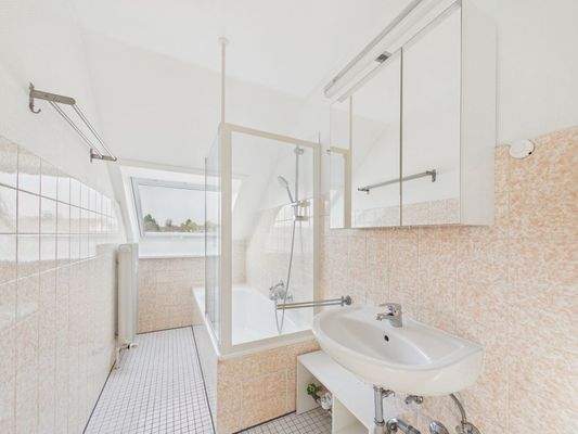 Badezimmer mit Tageslicht