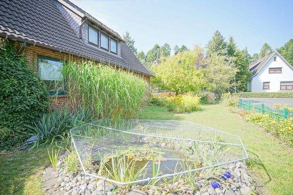 Seitenansicht mit Garten