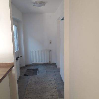 Von der Küche geht es in den hinteren Flur