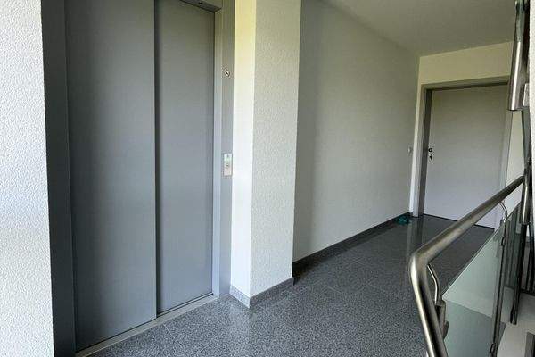 Beispiel Aufzug/Wohnungseingang