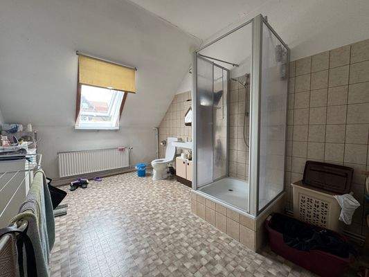 Tageslichtbad mit Dusche