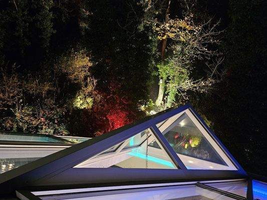 Blick über Wintergarten nachts