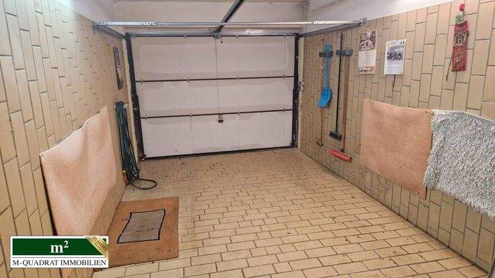 Garage mit Zugang ins Haus