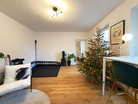 Lichtdurchflutetes Wohnzimmer