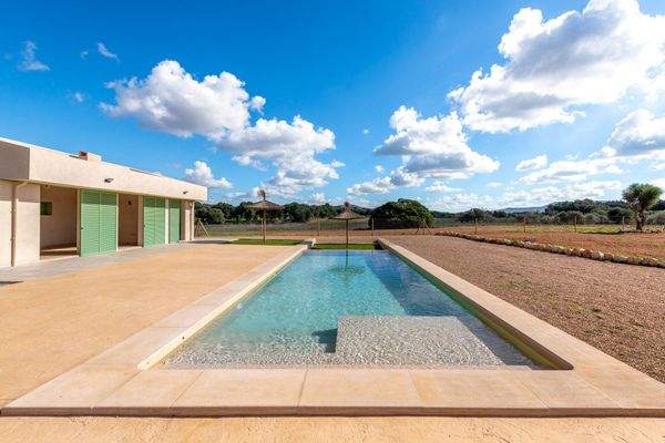 Pool mit Blick zum San Salvador