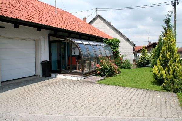 Garagenhof südlich und Gartenfläche