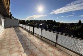 ...mit Blick über Großschwarzenlohe