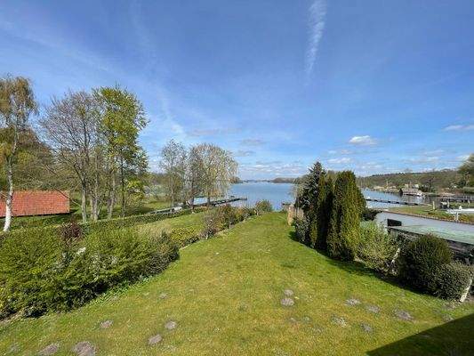 Blick aus dem Schlafzimmer in den Garten