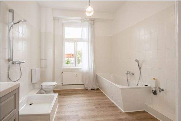 großzügiges Badezimmer