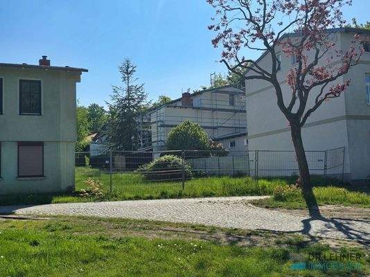 Blick von der Straßenseite