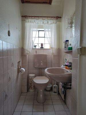 Gäste-WC - 1. Stock.jpg