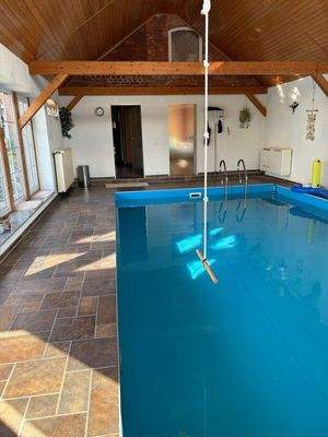 Poolanlage im Nebengebäude