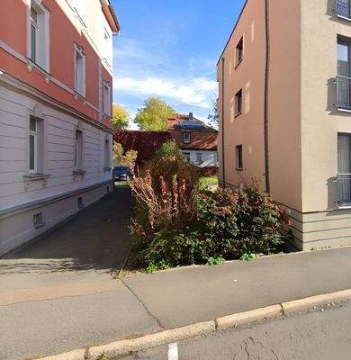 Eigene Zufahrt mit Stellplatz