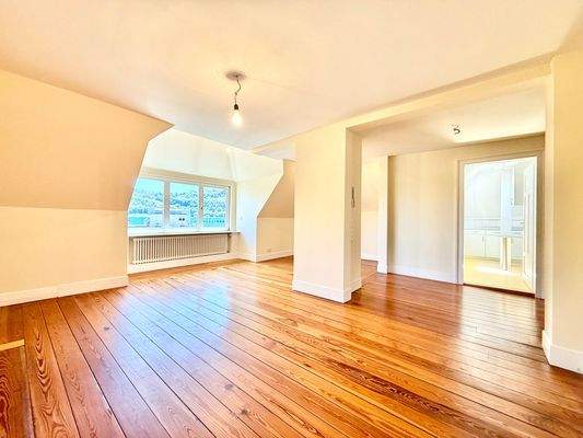 Dachgeschoss rechter Flügel: Moderner Wohnbereich (sep. Wohnung)