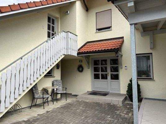 Hauptwohnung eigene Eingang und Hof