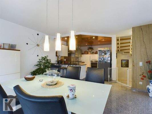 Essbereich mit offener Küche