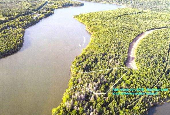 Cape Breton - Wunderschönes Fluss-Ufergrundstück a