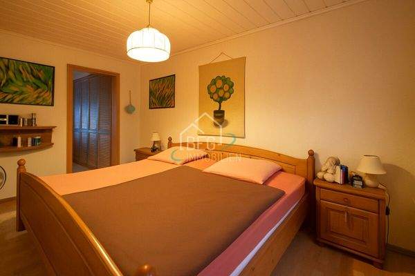 Schlafzimmer und Ankleide EG