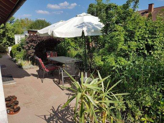 Südterrasse zur Garage.jpg