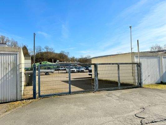 Zufahrt Stellplätze