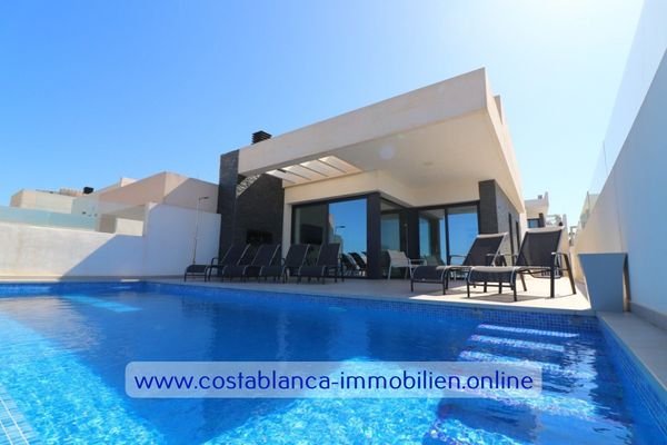 re-sale-detached-villa-ciudad-quesada-pueblo-lucer