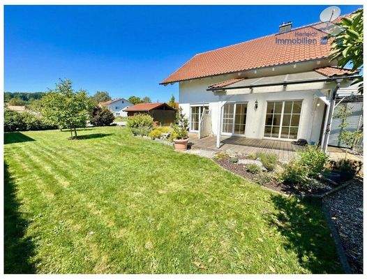 Schöner, großer Gartenbereich