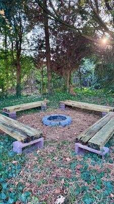 Feuerstelle im vord. Teil