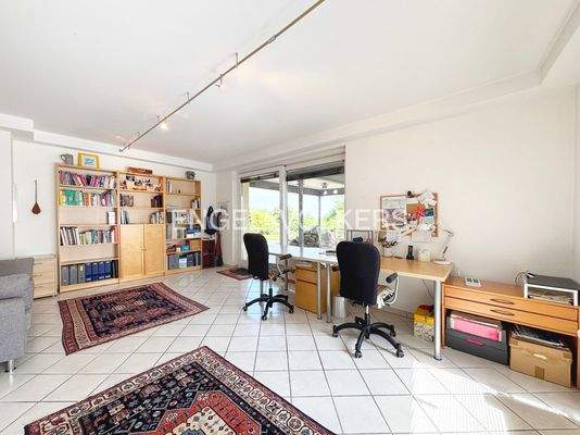 Zimmer mit Zugang zur Terrasse Untergeschoss