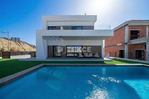 Villas in Proximity to the City in Finestrat Alicante