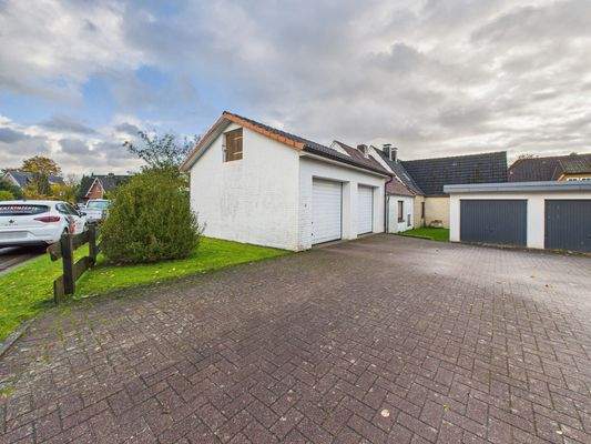 Auffahrt mit Doppelgarage