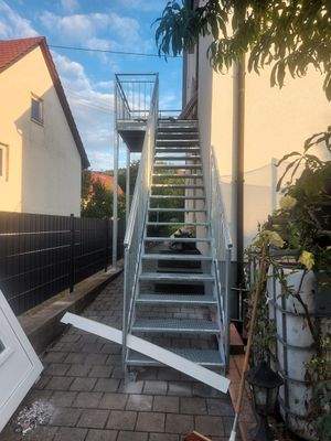 8. Aufgang DG Wohnung.jpg