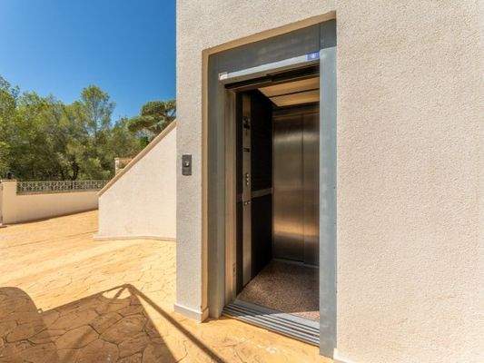 Ascensor 02 - livingblue-mallorca