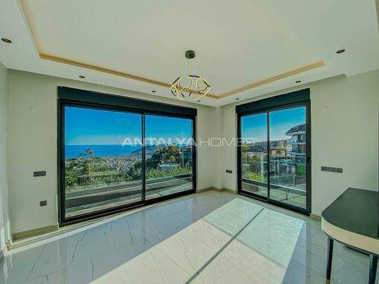 Sea-View Villa with Private Pool in Alanya Tepe