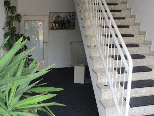 Treppenhaus im Bürotrakt