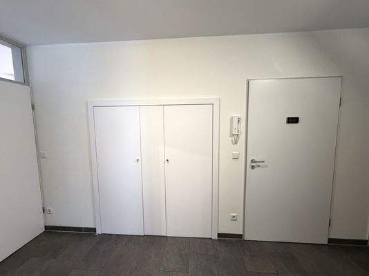 Wohnungseingang und Wandschrank