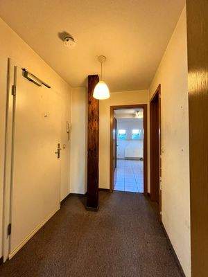 Eingangsflur mit Holzelement