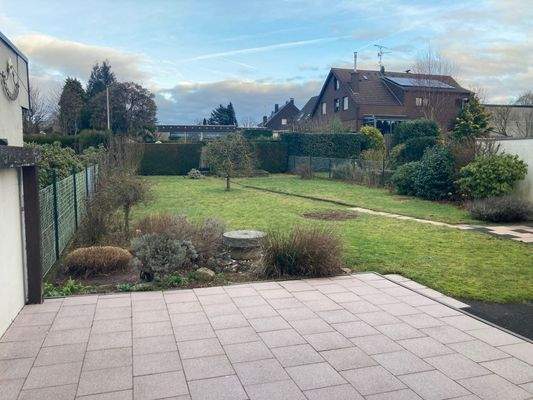 großzügiger Garten 