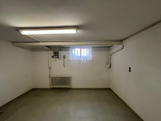 H 541 KG Kellerraum rechts.jpg