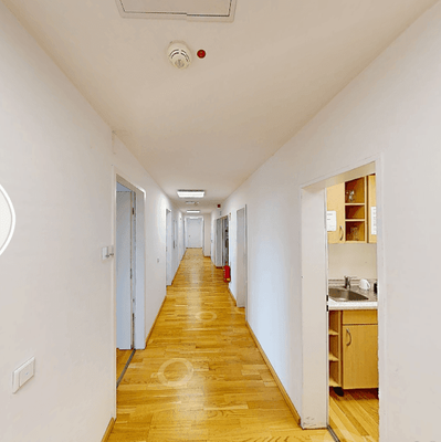 Flur mit Büroeingängen