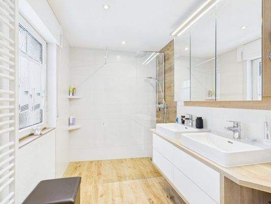 Tageslichtbad Erdgeschoss